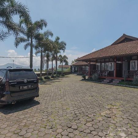 Reddoorz @ Maribaya Street Hotel Lembang Exterior photo